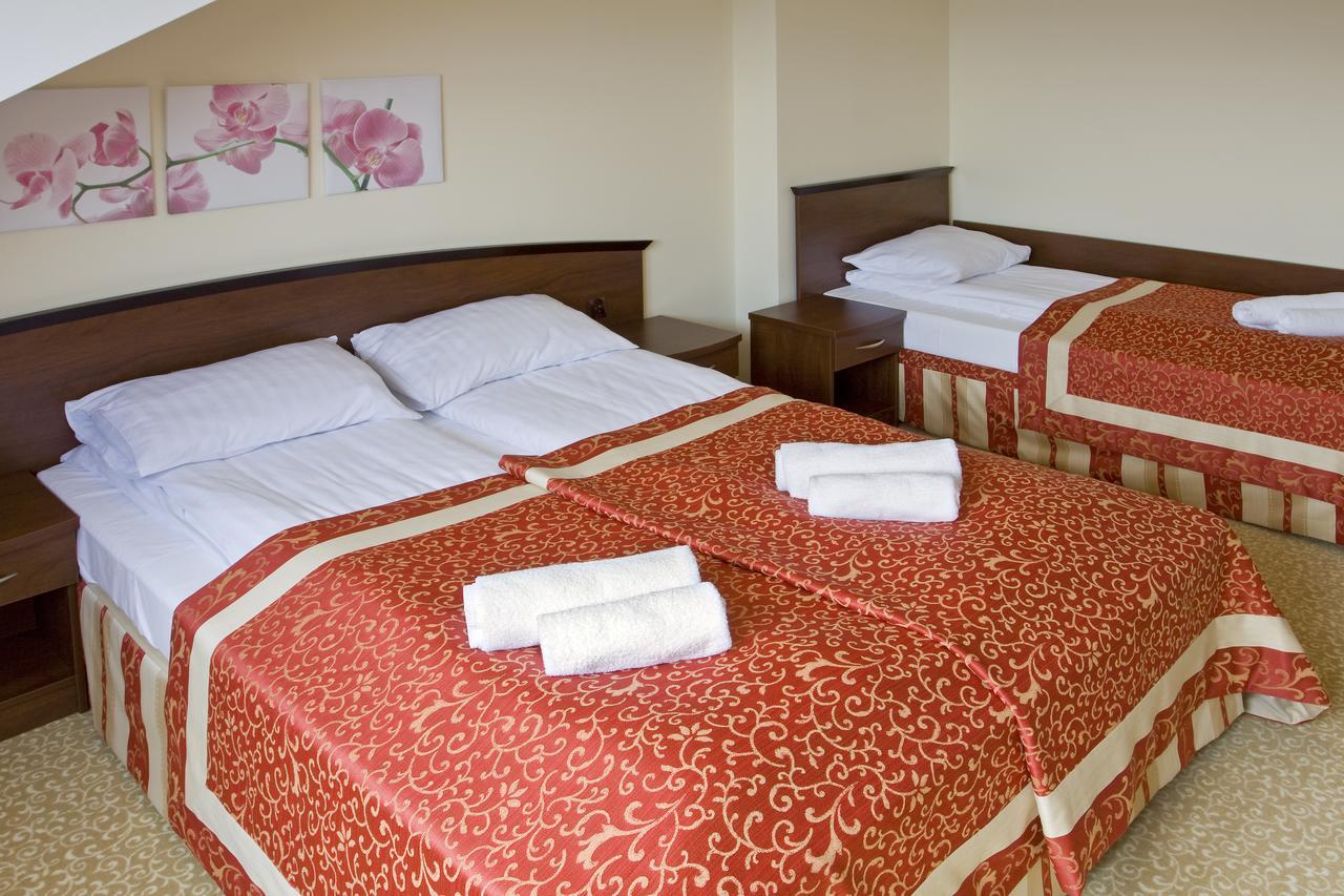 Hotel Zieleniec 지엘레니에츠 외부 사진