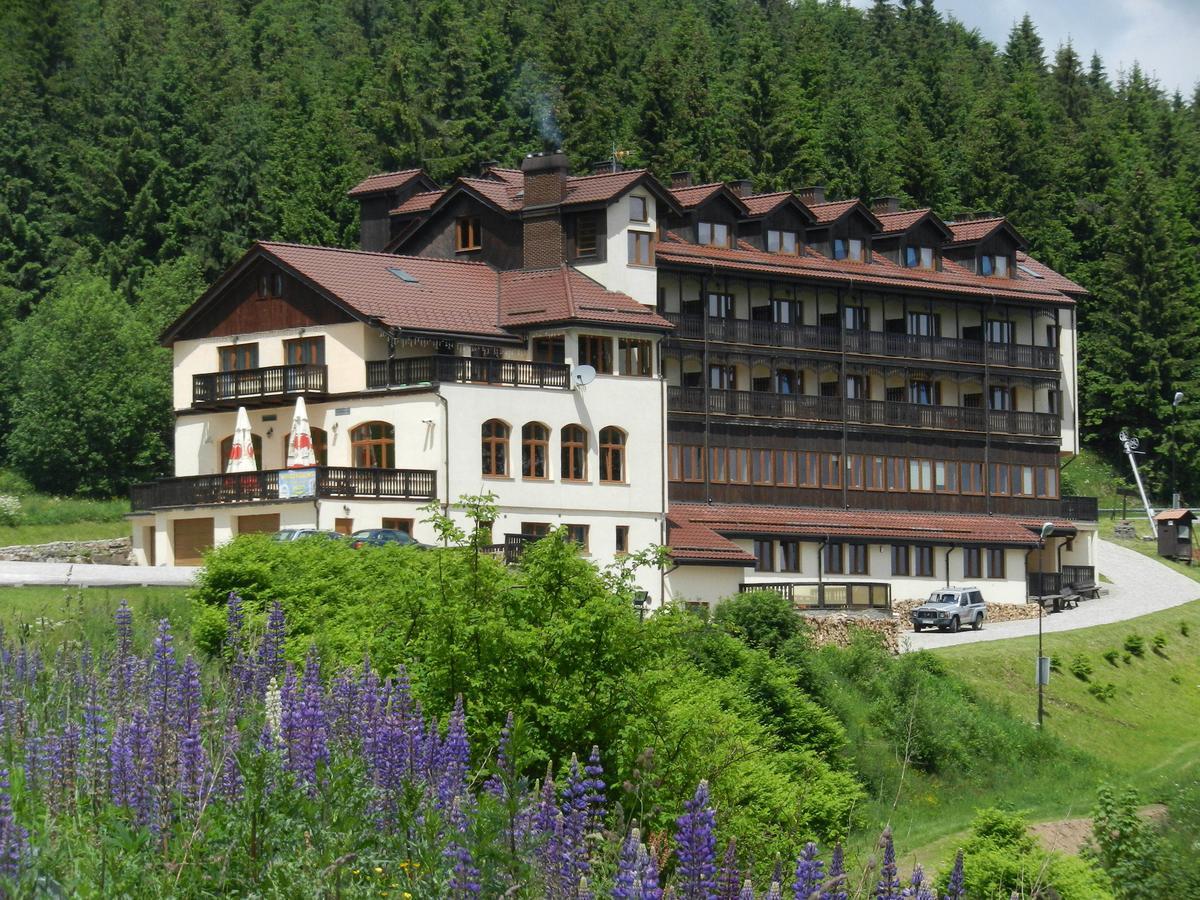 Hotel Zieleniec 지엘레니에츠 외부 사진